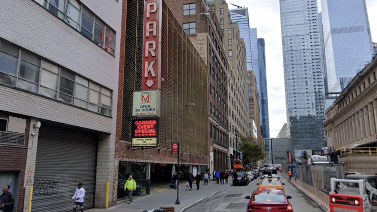 Midtown parking garage worker shot while wrestling over gun, shoots alleged thief