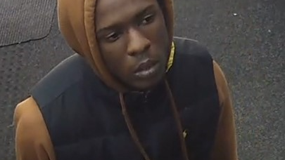 Cops searching for man who used pepper spray to rob UWS smoke shop