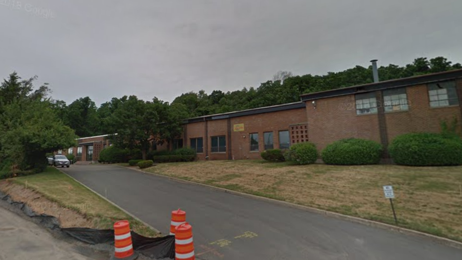 LI construction worker, 26, fatally falls through roof at job site