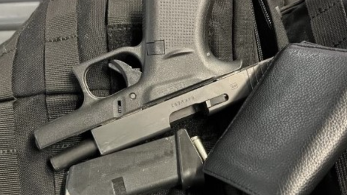 2 guns confiscated from 2 travelers 2 consecutive days at Newark airport