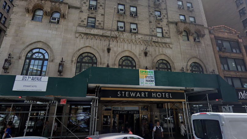 4-month-old girl dies at Manhattan hotel housing asylum seekers