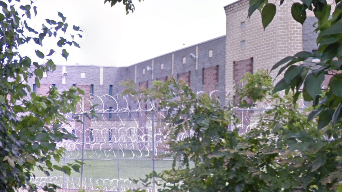 NJ prison guard gets 5 years for smuggling drugs into jail via potato chip bags