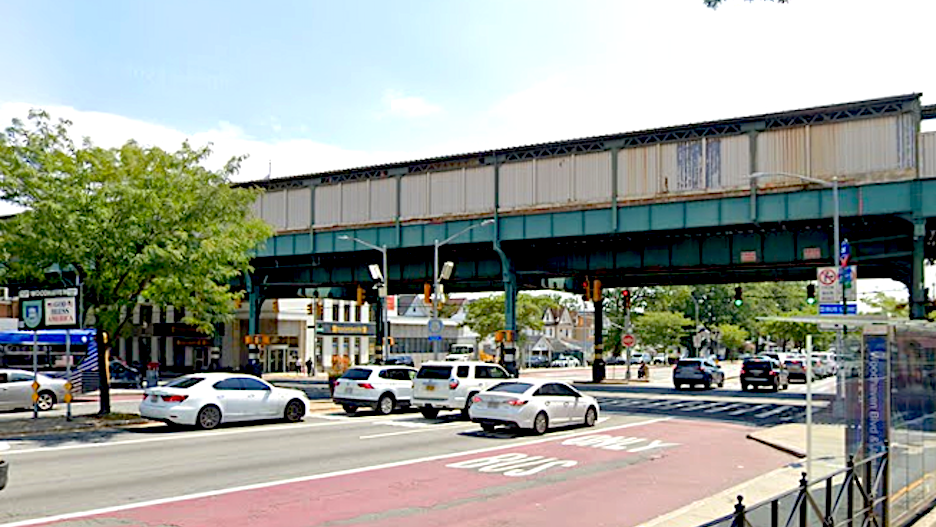 Woman survives Queens subway push; suspect in custody