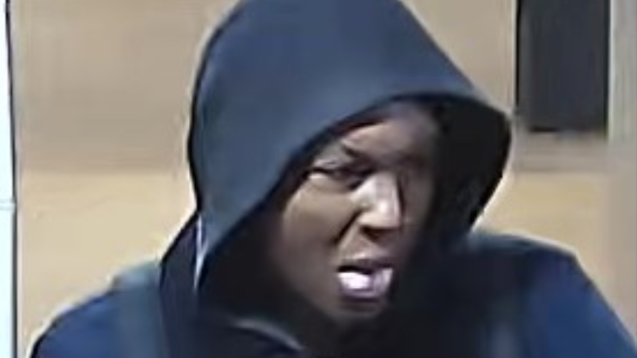 Cops searching for suspect who pushed man onto tracks at Bronx subway station
