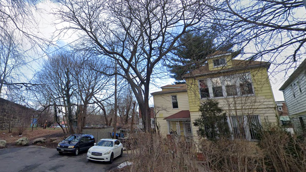 Woman's semi-decomposed body found in trash bin behind Bronx house