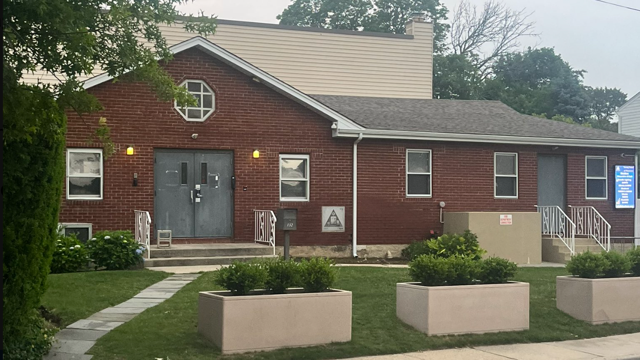 Antisemitic flyers stuffed in mailboxes near Long Island synagogue