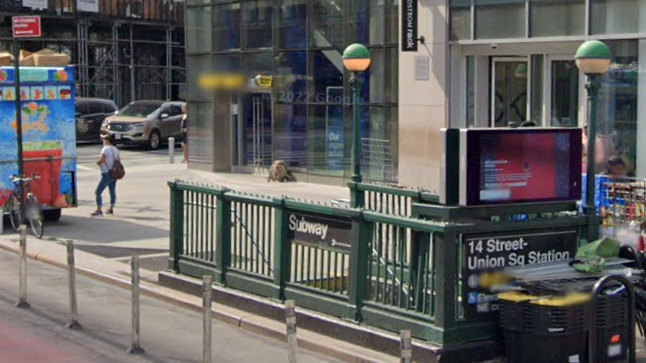 Man's body found with fatal stab wounds on Manhattan train