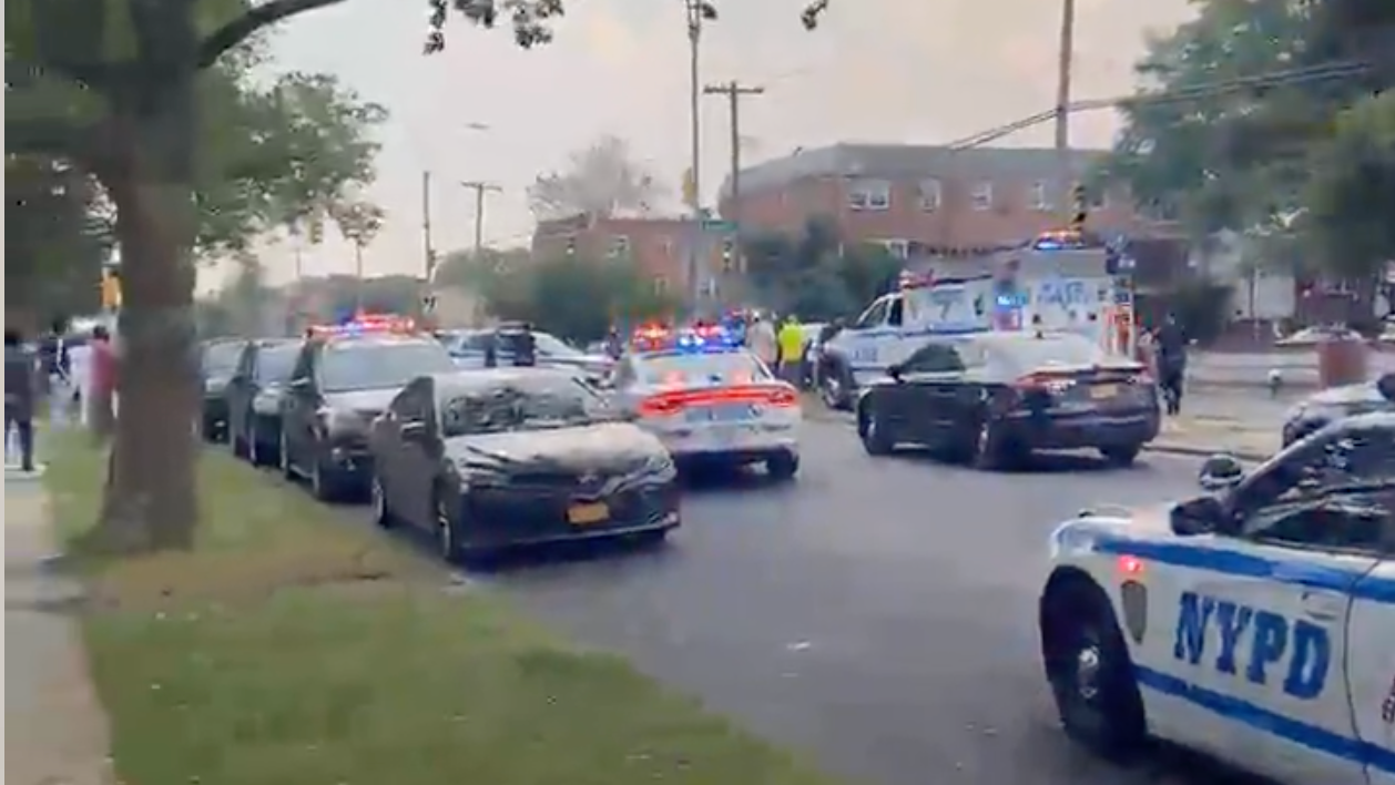 2 NYPD cars collide in Brooklyn; 4 cops hurt
