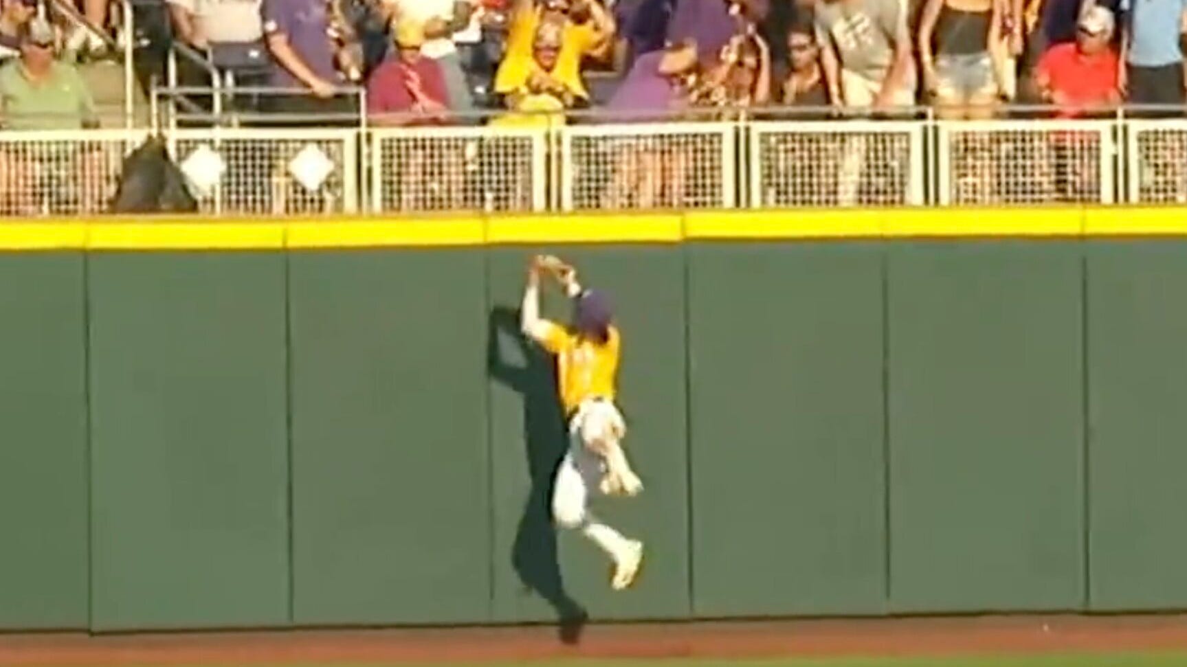 Look: LSU's Dylan Crews saves a double with leaping catch at the wall