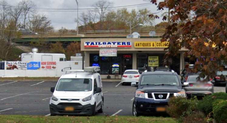 Tailgaters Sports Bar, where David Cruz beat Jake Scott to death.