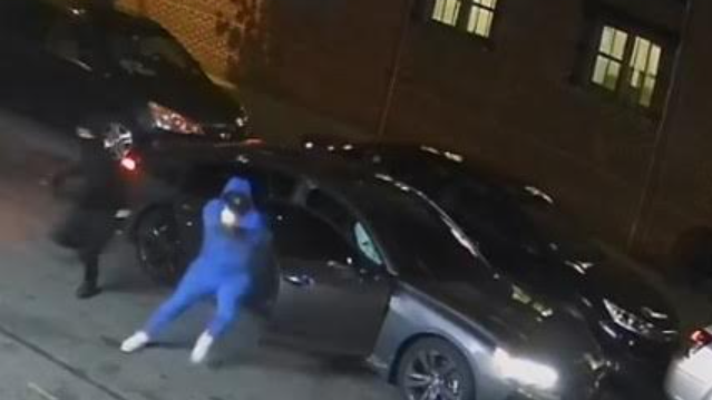 Cops searching for 2 shooters who opened fire on man on Bronx sidewalk