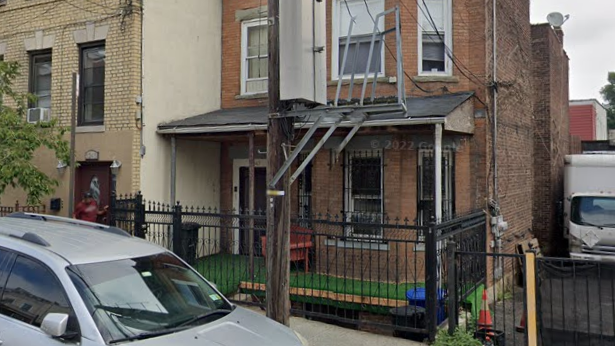 Man arrested in connection to violent deaths of his brother, mother in Queens