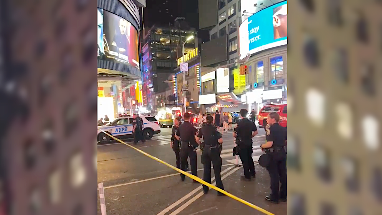 Times Square triple shooting leaves 3 teens wounded