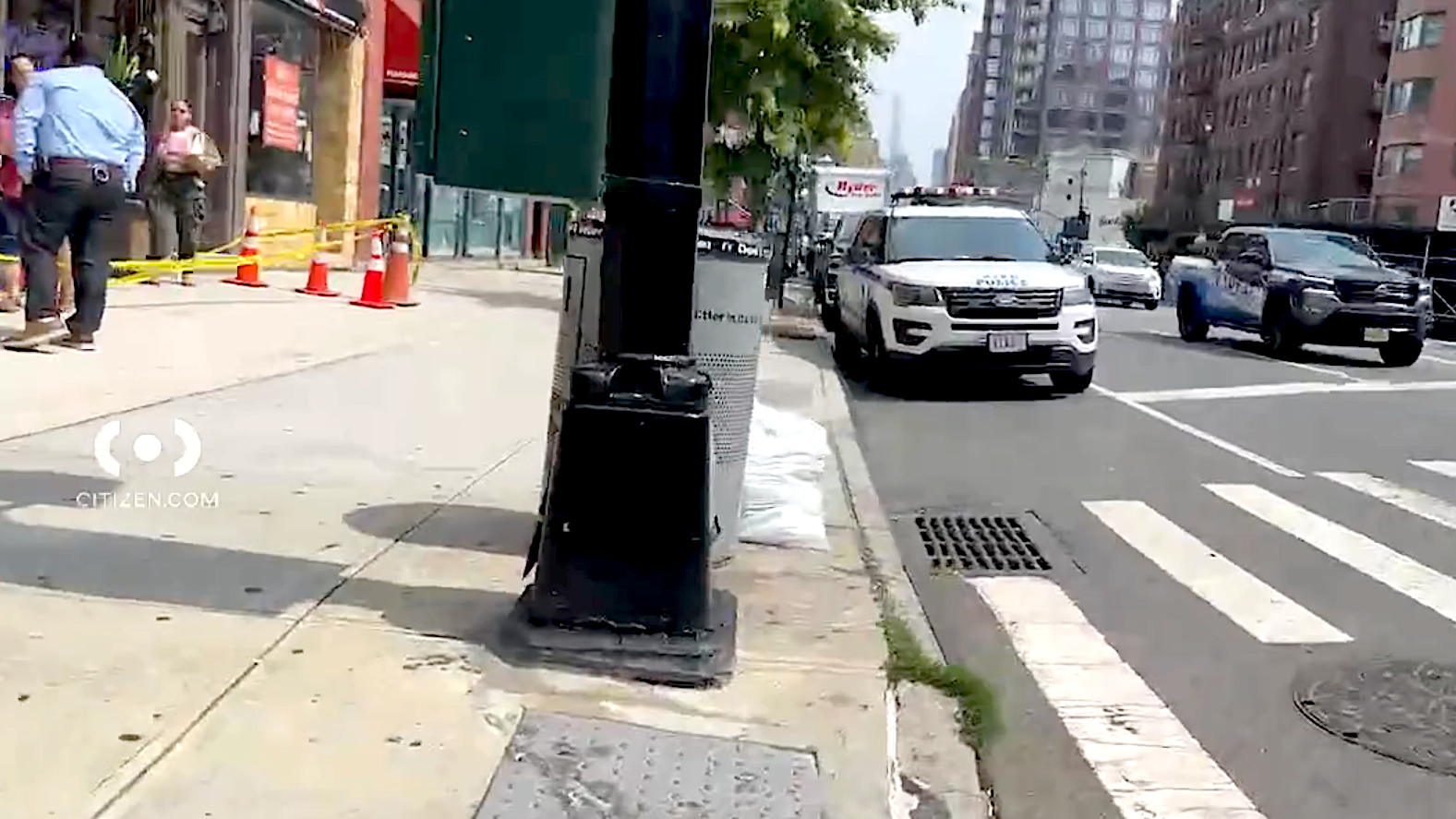 Shirtless man with scissors slashes 2 in West Village