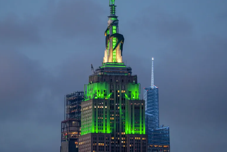 dragon en el empire state building