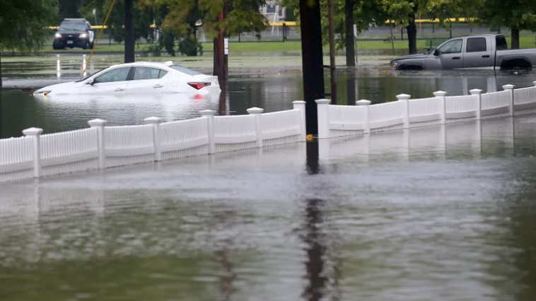 Nueva York enfrentará más tormentas el lunes después de las mortales inundaciones del domingo