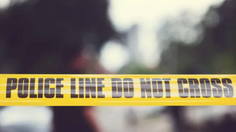 Encuentran cuerpo de un hombre flotando cerca de un muelle en Brooklyn