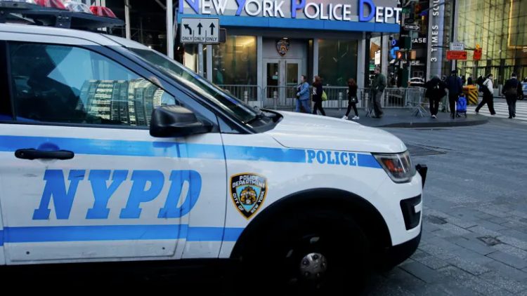 Grupo golpea brutalmente a un hombre cerca de Times Square