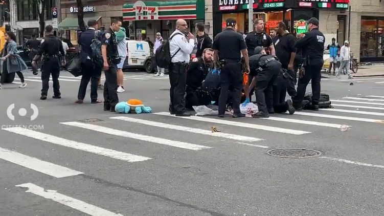 Hombre hiere a un oficial del NYPD en Manhattan