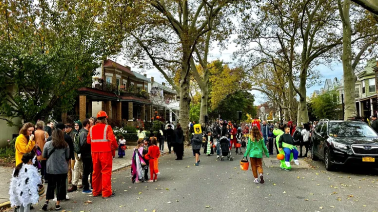 ¡BOO! 'Trick-or-Streets' regresa por tercer año para ofrecer experiencias seguras y sin autos en Halloween en NYC