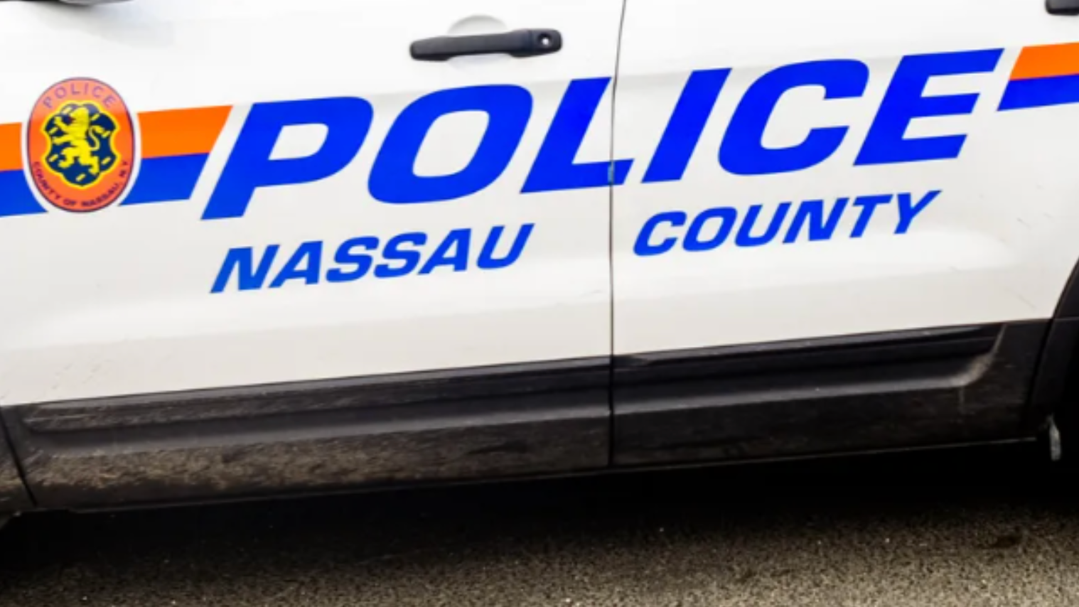 Encuentran a mujer de 29 años apuñalada mortalmente en sótano de Long Island