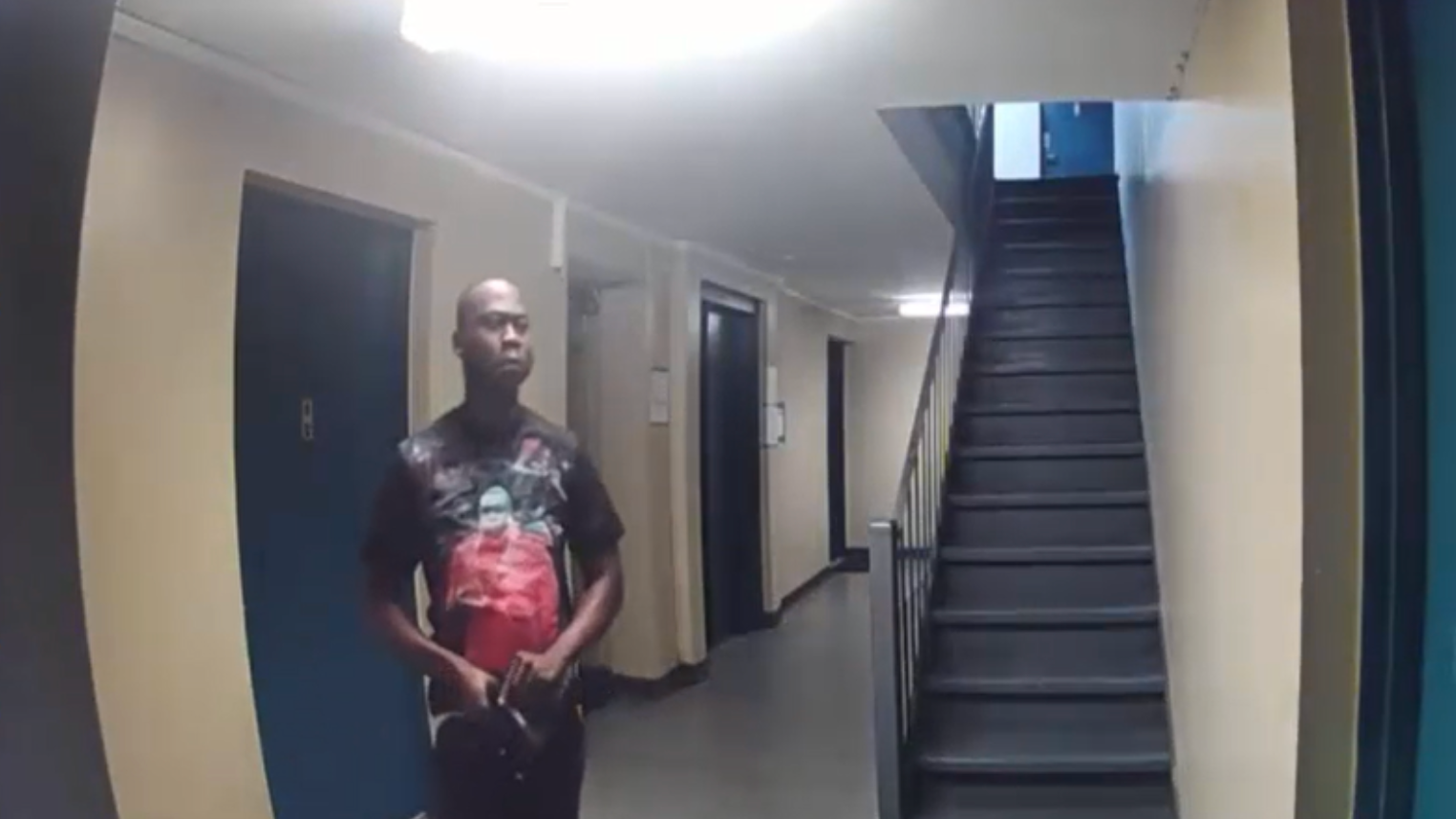 Hombre dispara contra la puerta del apartamento de una mujer en Nueva York por rechazar sus insinuaciones