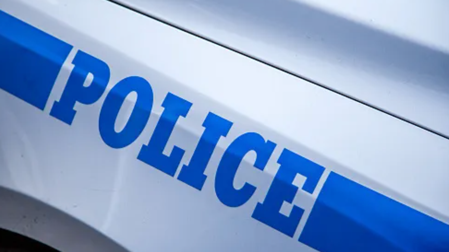 Niño de 13 años apuñalado en la espalda en Brooklyn; buscan al agresor