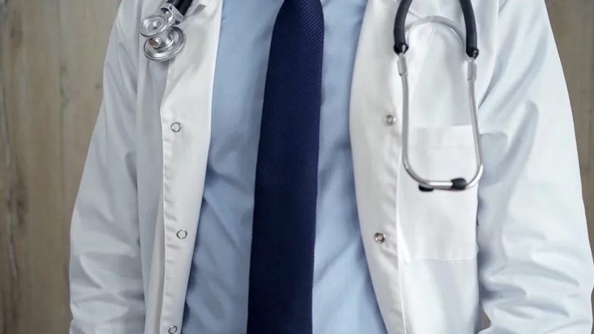 Ginecólogo de Nueva Jersey acusado de tocar inapropiadamente a pacientes durante exámenes