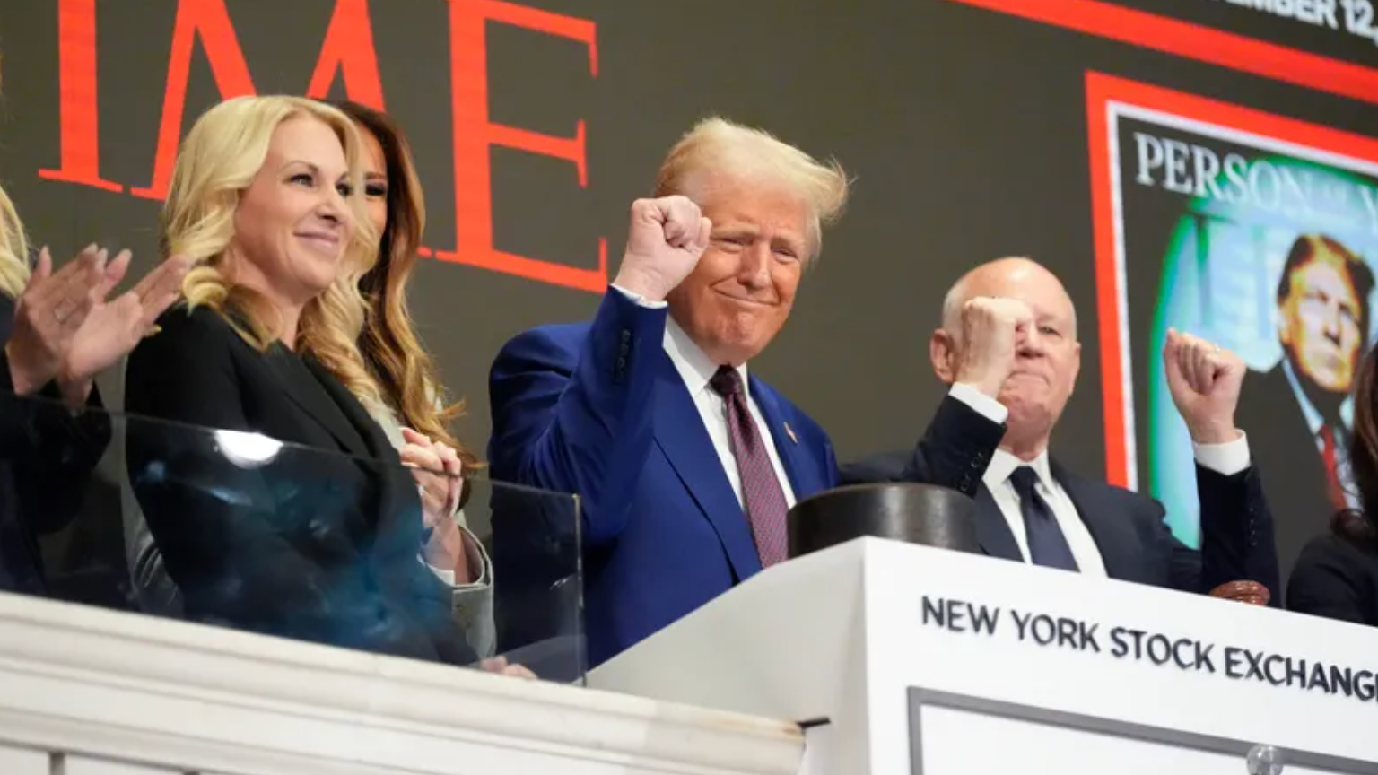 Trump es nombrado Persona del Año por Time y suena la campana de apertura en la Bolsa de Nueva York