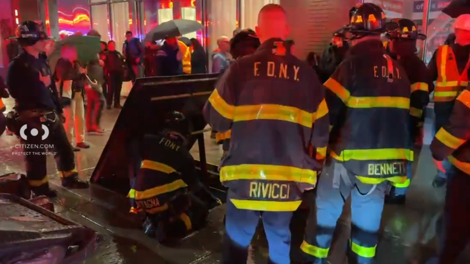 Hochul ordena una investigación tras falla eléctrica que dejó a 3,500 pasajeros "atrapados bajo tierra por 2 horas" en Brooklyn