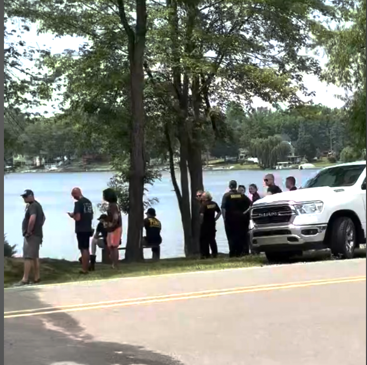 Sheriff deputies, dive team members around lake
