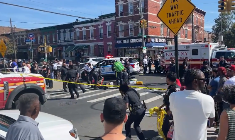  Police are searching for a gunman who shot twin 20-year-old brothers Brooklyn on Thursday, killing one and wounding the other.