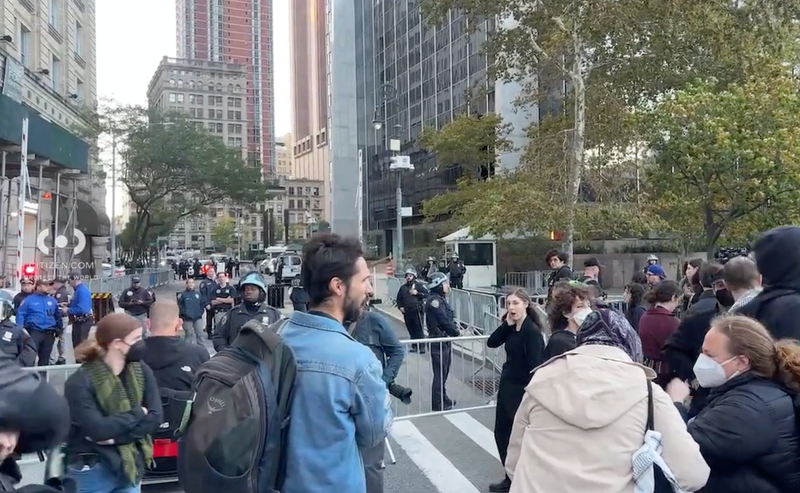An apparent federal raid on Canal Street reportedly led to the detention of at least four people on Tuesday afternoon.