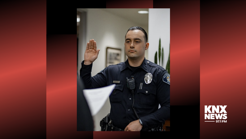 officer holding right hand up