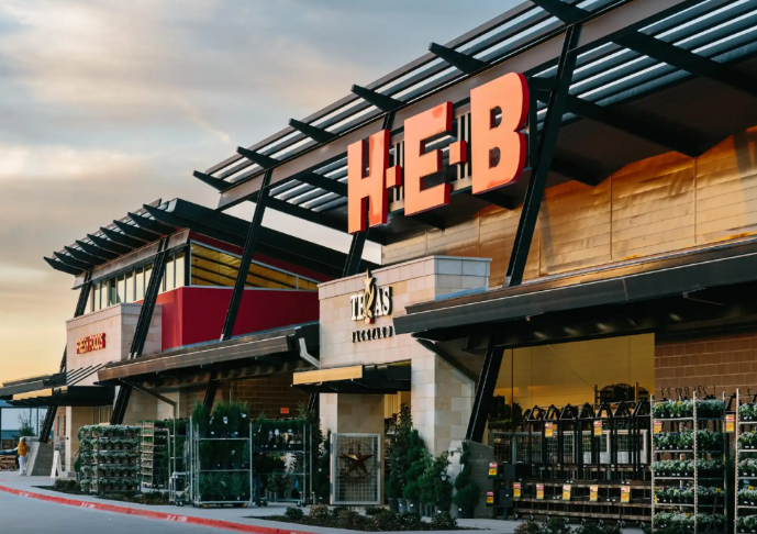 A new H-E-B grocery store in Forney is opening Wednesday (2/04) at 6 a.m., bringing the popular Texas retailer’s services to the eastern edge of the Dallas-Fort Worth metroplex after weather pushed back its original launch date. 