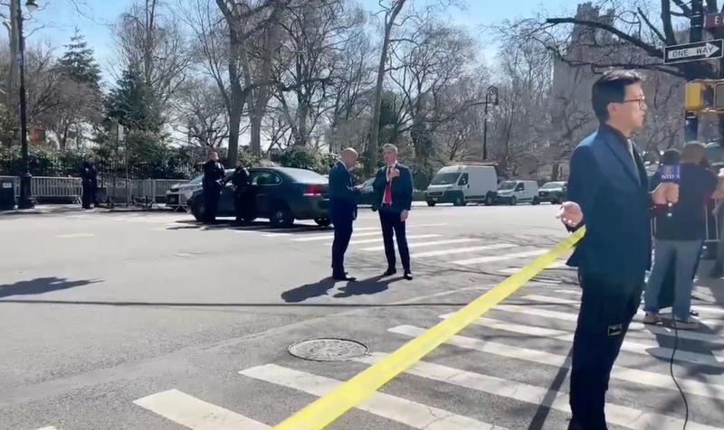 Police and media respond to the Gracie Mansion scene after a "suspicious device" was found near the mayor's residence.
