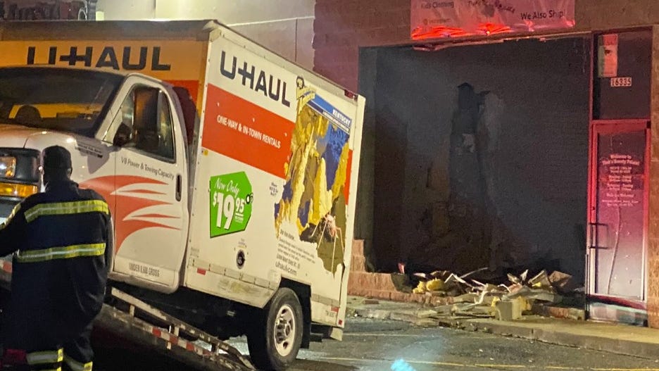 Thieves allegedly try to steal from vape shop by smashing U-Haul through Detroit business