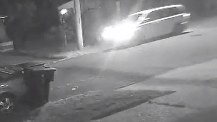 Detroit police seek suspects in quintuple drive-by shooting that left one dead