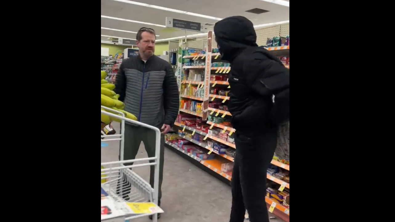 Wild video shows retail thief throwing bananas at brave customer in San Francisco Walgreens