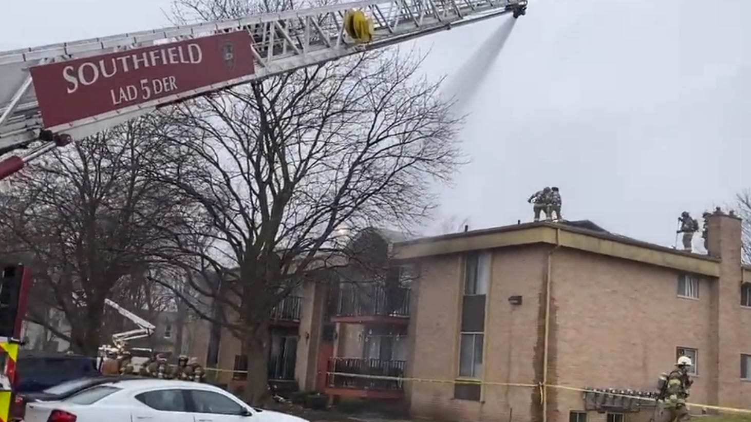 Several people without homes after fire destroys Southfield apartment building