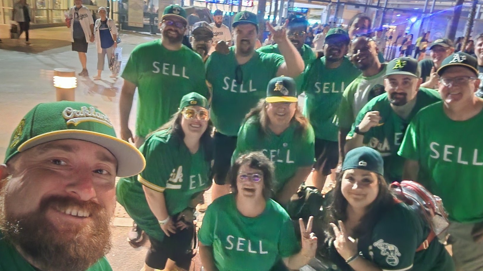 A's fans organize 'SELL THE TEAM!' chants at Dodger Stadium
