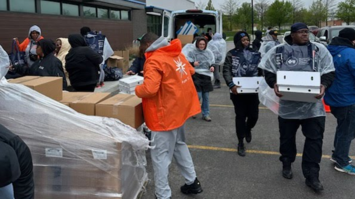 Non-profit holds grocery giveaway in response to four Wal-Mart stores closing