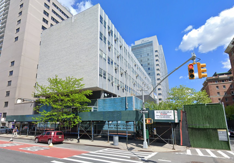 A more than 15-year-old sidewalk shed outside an Office of the Chief Medical Examiner building at 520 First Ave. has been removed