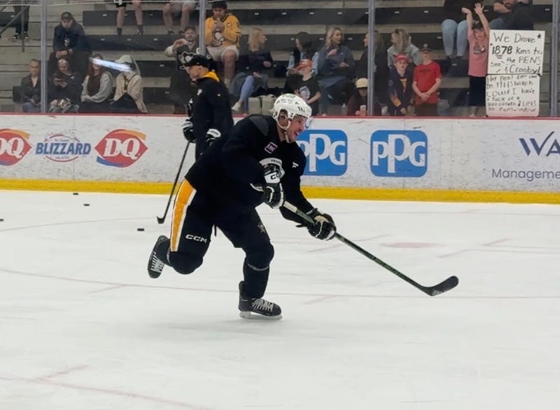 Sidney Crosby practicing