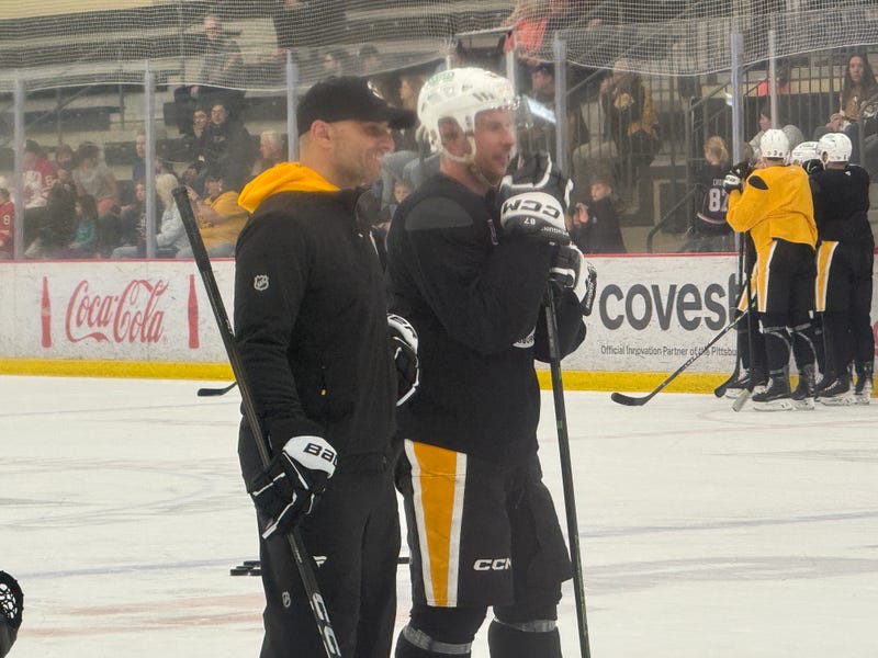 Sidney Crosby with coach 