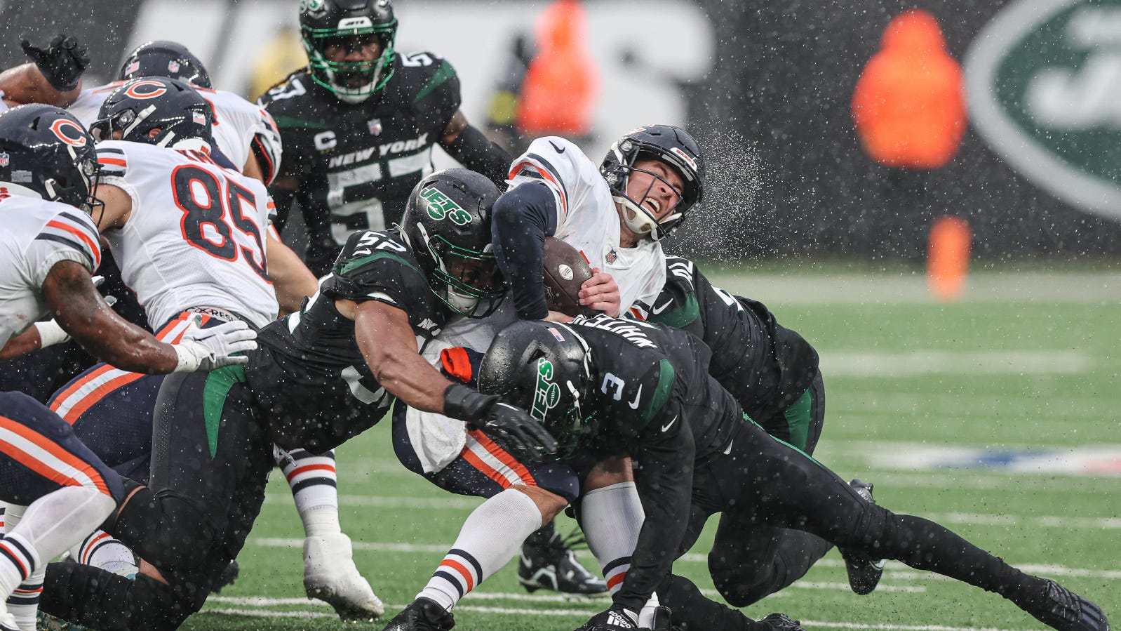 Bernstein: Bears clobbered by Jets on wet, weird day