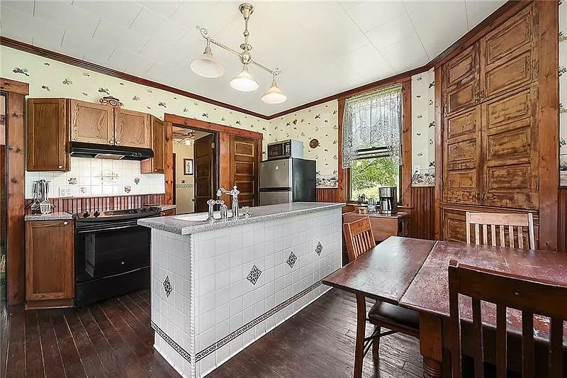 Kitchen of house in Silence of the Lambs
