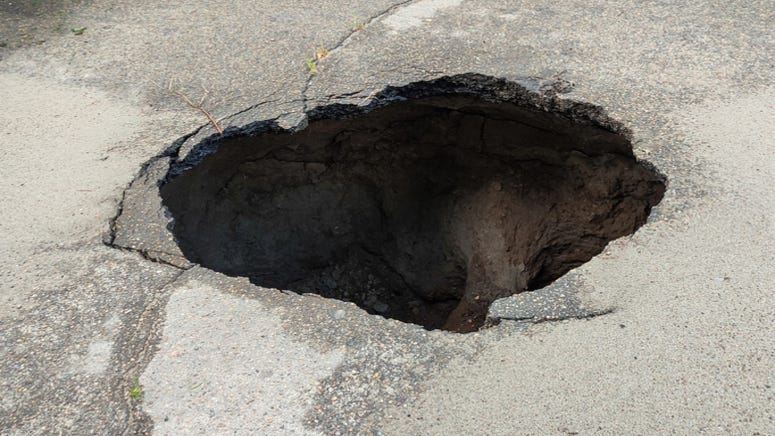 Massive Texas sinkhole left for 15 years begins expanding again