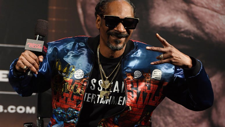 Snoop Dogg surprises fast food customer at drive-thru