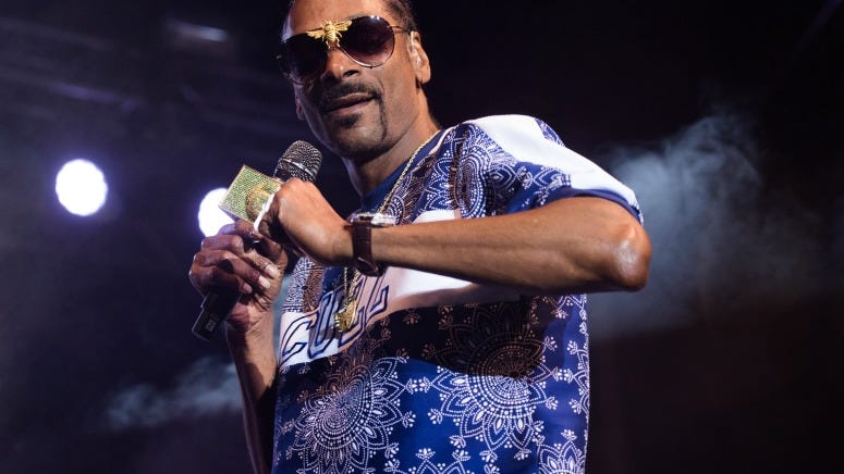 Hockey Is Better With Snoop Dogg Doing Play-By-Play